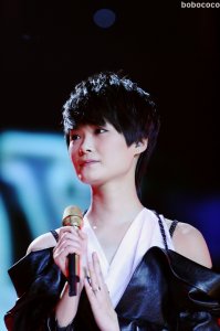 <b>李宇春WhyMe個(gè)唱失聲痛哭 海量近景圖片全紀(jì)錄</b>