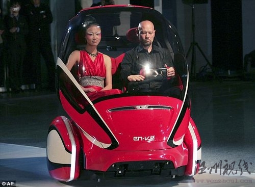 太空時代微型汽車：與車輛“通話”避免碰撞\"