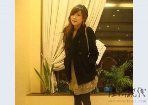 校雞門事件女主角鐘莉穎為出名自爆**照