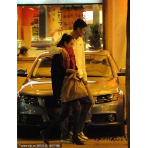 翟凌張博戀情鐵證曝光：曖昧摟抱返愛巢