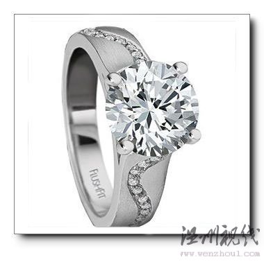 簡(jiǎn)潔現(xiàn)代型訂婚戒指 卡地亞出品 