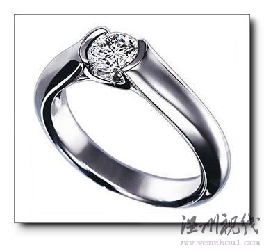 簡(jiǎn)潔現(xiàn)代型訂婚戒指 卡地亞出品 