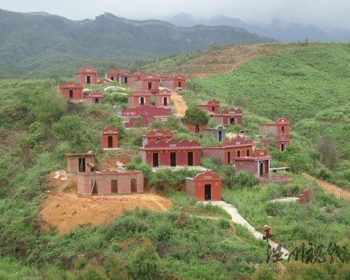 廣東一農場建150座豪墓成