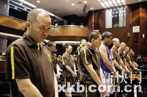 廣東近年最兇殘涉黑團伙受審 主犯庭上露兇光(圖)