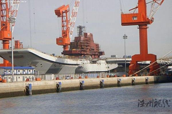 人民網資料圖：整修中的“瓦良格”號航母。