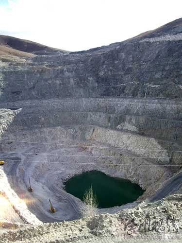 共和國的功勛礦―可可托海三號礦坑