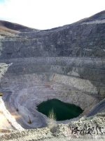 共和國的功勛礦―可可托海三號(hào)礦坑