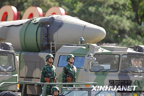 美軍稱解放軍東海演習用海量導彈圍攻航母(圖)