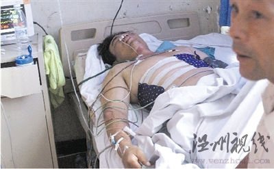 女子駕車碾壓農(nóng)民工后多次返回現(xiàn)場沖撞人群(圖)