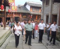 媒體稱(chēng)毛新宇獲晉升 成中國(guó)最年輕少將 毛新宇要減