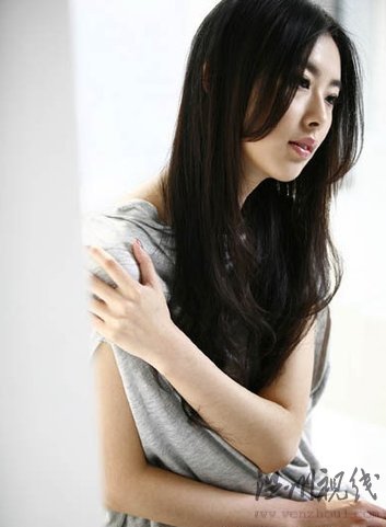 “翟凌門”女主角高調復出 不雅內衣有蹊蹺