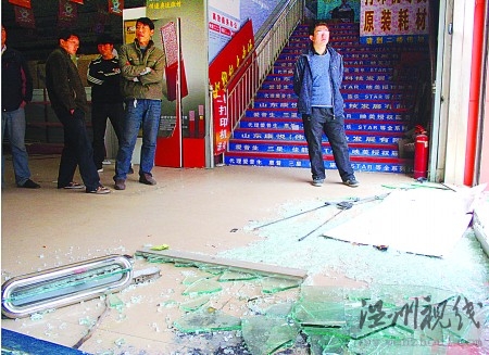 開(kāi)發(fā)商為讓商城搬遷派十余人前往打砸(圖)