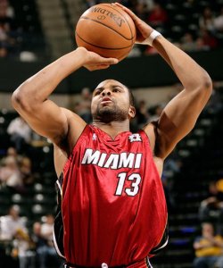 曝火箭將裁掉阿姆斯特朗 NBDL悍將確定加盟休城