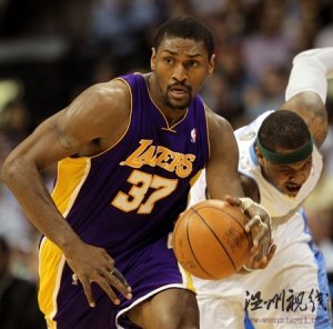 甜瓜31分關(guān)鍵封蓋救主 野獸強勢3節(jié)末吃啞巴虧