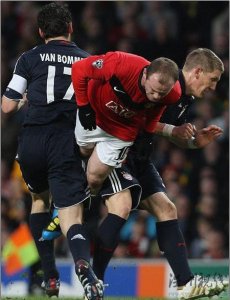 <b>卡佩羅為魯尼出盡法寶 呼吁世界杯裁判保護巨星</b>