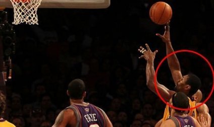 阿泰談絕殺:科比投籃被犯規(guī) 我只是盡自己職責(zé)