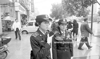 城管解釋制服被戲稱山寨警服:不穿執法難(圖)