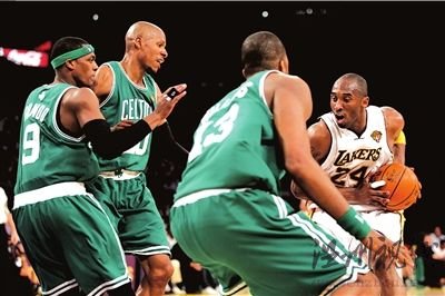 隆多、雷·阿倫、威廉姆斯防守科比(從左到右)。