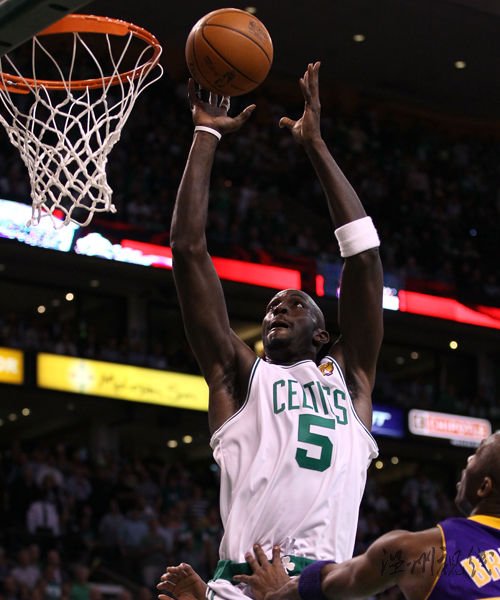 KG狀態回勇籃下顯霸氣 空中接力讓對手震驚(圖)