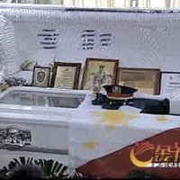 菲律賓國旗蓋兇手棺木 菲律賓人質事件門多薩入棺時