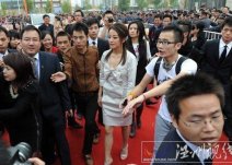 趙薇封百花獎影后之后首次回到安徽合肥家鄉眾人“