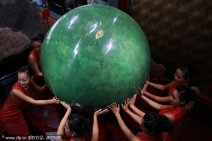 世上最大夜明珠 這個已經不是夜明珠應該叫夜明球才對