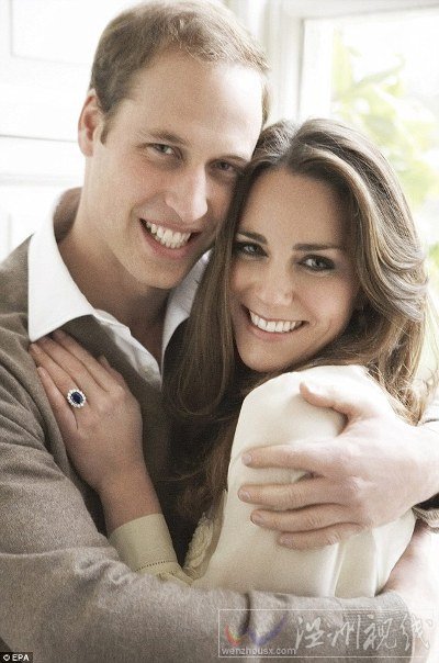 威廉王子準夫妻甜蜜訂婚照公布 凱特秀戒指(圖)