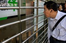 廣州中山一男子持刀闖入銀行營業(yè)大廳聲稱搶錢