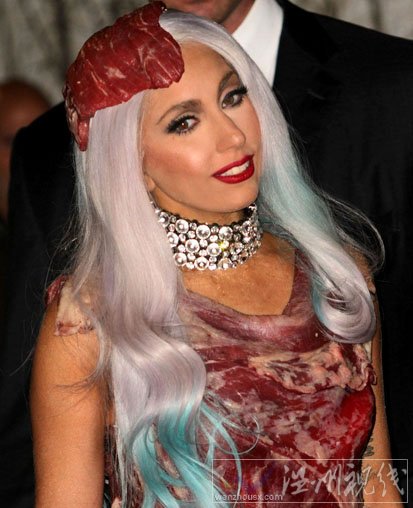lady gaga mv音樂錄影帶大獎(jiǎng)?lì)C獎(jiǎng)禮 lady gaga 肉片裝有點(diǎn)血腥感覺