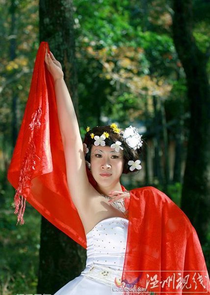 芙蓉姐姐婚紗寫(xiě)真曝光 再擺銷魂S造型