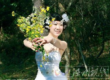 芙蓉姐姐婚紗寫(xiě)真曝光 再擺銷魂S造型