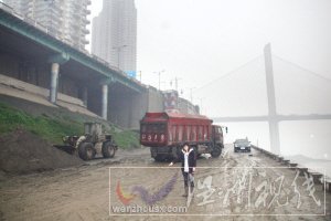 要么愛要么死 他抱起前女友跳進嘉陵江(圖)