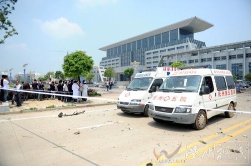 江西撫州檢察院臨川區(qū)政府爆炸2人死亡(組圖)