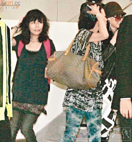 張柏芝助手Andy(左)昨天轉發揭發謝霆鋒的文章