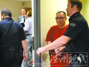 賴昌星于溫哥華時(shí)間22日在加警押送下飛往中國(guó)