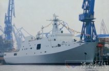 中國海軍井岡山號登陸艦在上海正式下水
