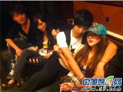 2323131_500x500_0.jpg 楊棋涵被爆同李美熙逛鴨店