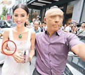 張柏芝武漢剪彩被揩油 張柏芝遭襲胸圖片仔細看保安