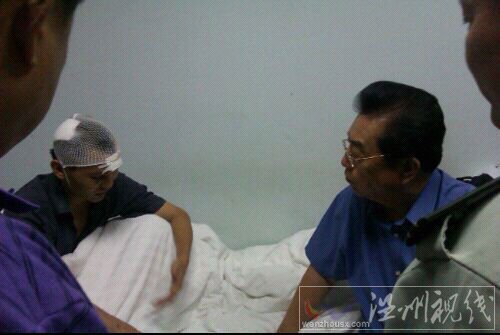 李雙江到醫院看望傷者向被打的夫婦道歉