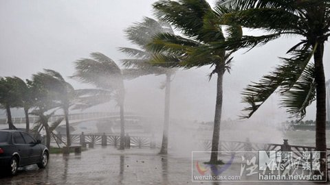 “納沙”逼近海南 中小學(xué)停課航班取消