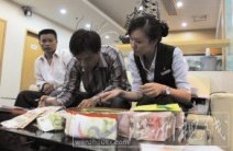 小悅悅的爸爸王持昌公布捐款賬號 王持昌找來電視臺