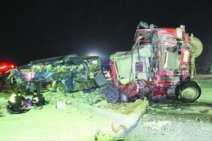 遼寧本溪沈本產業大道歪頭山11月1日車禍 造成5人死