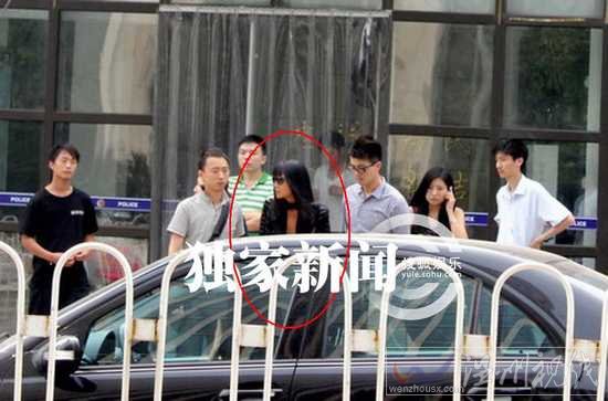 獨家組圖：張咪身體不適入院檢查 將被再次問詢 點擊查看組圖