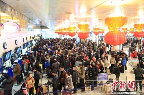 貴陽機場大霧 2000名旅客滯留