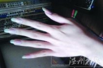 大一男生周曉鳴想兼職手