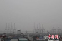 上海港大霧 上海大霧天氣影響國(guó)際船舶200余艘次