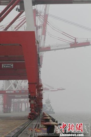 上海港大霧