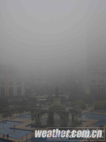 立春后南寧首現“回南天” 濕氣濃重大樓滴水（組圖）