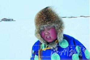 內(nèi)蒙呼倫貝爾遭極端低溫 三口之家寒衣耗費(fèi)上萬(wàn)