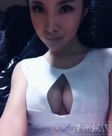 干露露和柳巖撞衫